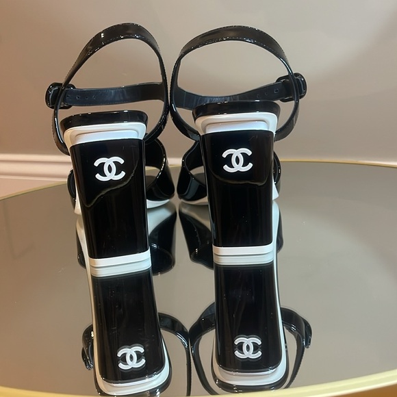 🖤🤍CHANEL CC logo patent leather block heel sandals sz 39.5 🖤🤍 - Picture 16 of 17